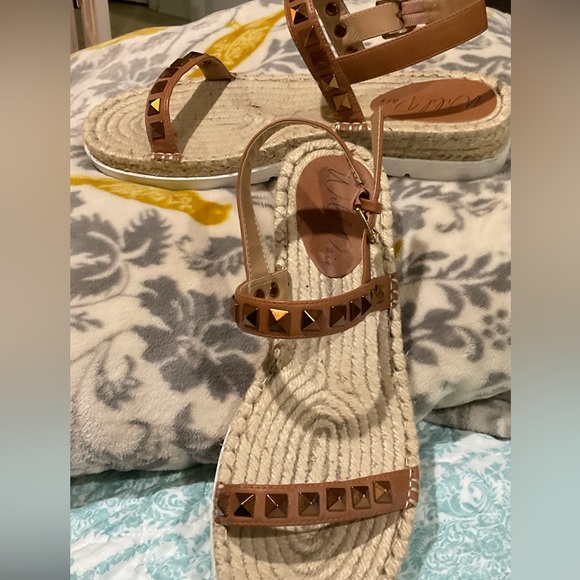 Wild Pair Yelenah Studded Espadrille Wedge Sandals Faux Leather Size 9 - Picture 4 of 7